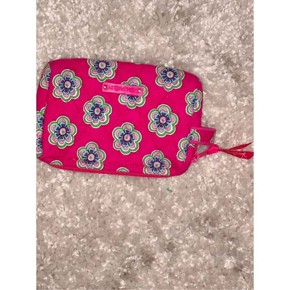 Vintage Vera Bradley makeup bag. Fuchsia pink exterior with zip closure. Floral